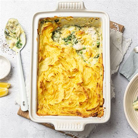 Potato topped creamy fish pie .